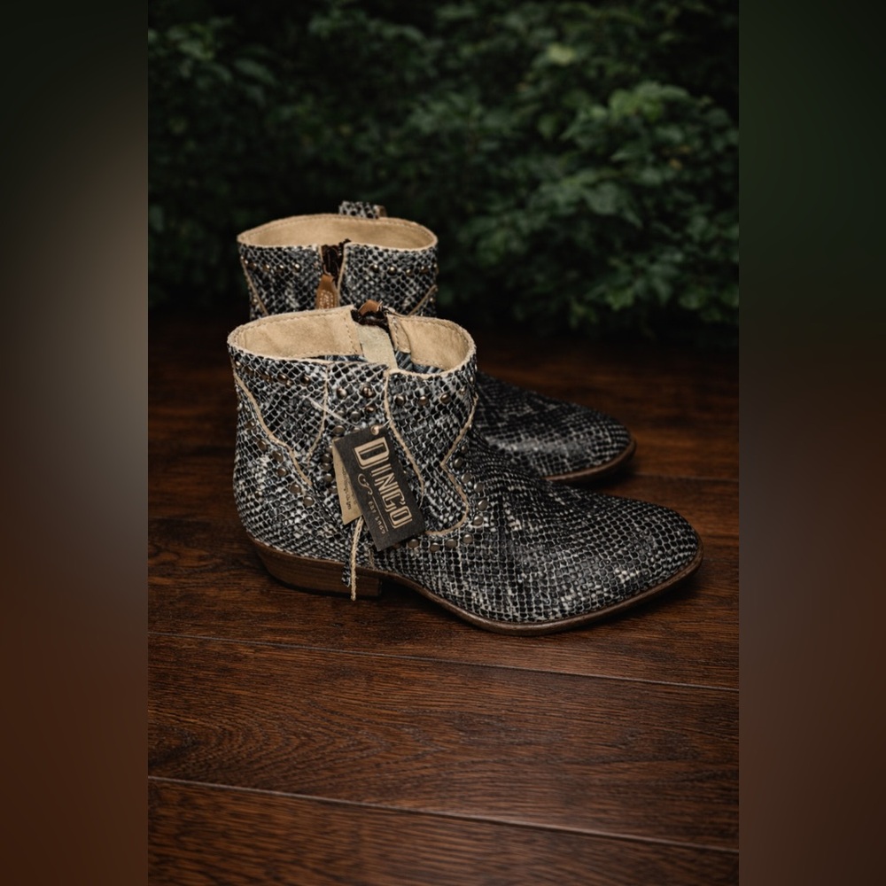 Dingo Clementine Leather Ankle Boots